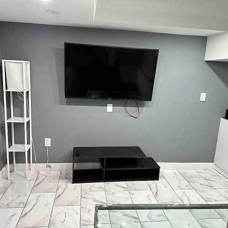 Lovely Basement 1-Bedroom With Free Parking Washington Exterior photo