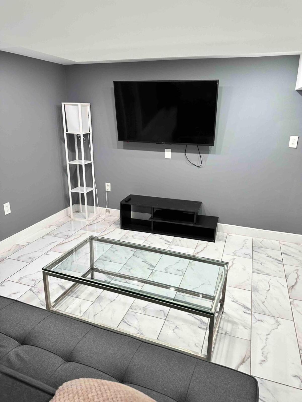 Lovely Basement 1-Bedroom With Free Parking Washington Exterior photo